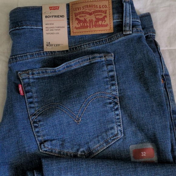 Levi 14 - Picture 2 of 4